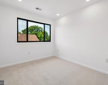 3108 Adams Street Ne - Photo Thumbnail 11