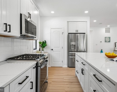 3108 Adams Street Ne - Photo Thumbnail 4