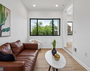 3108 Adams Street Ne - Photo Thumbnail 8