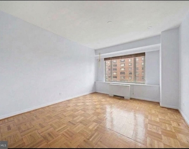 4301 Massachusetts Avenue Nw - Photo Thumbnail 5