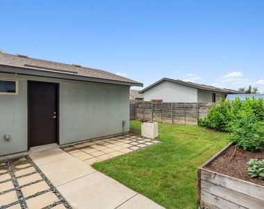 5813 Charles Merle Dr - Photo Thumbnail 4