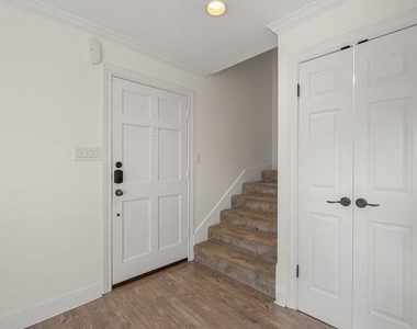 2500 Steck Ave - Photo Thumbnail 13