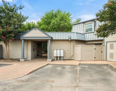 2500 Steck Ave - Photo Thumbnail 22