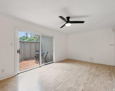 2500 Steck Ave - Photo Thumbnail 4