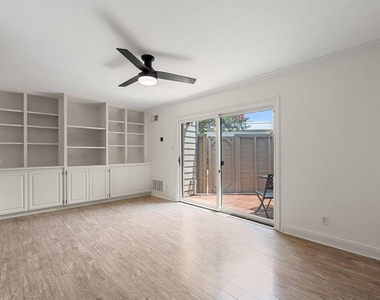 2500 Steck Ave - Photo Thumbnail 2
