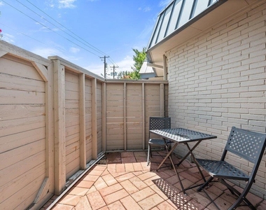 2500 Steck Ave - Photo Thumbnail 11