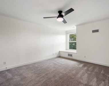 2500 Steck Ave - Photo Thumbnail 14