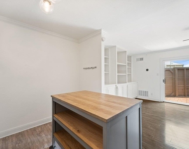 2500 Steck Ave - Photo Thumbnail 10