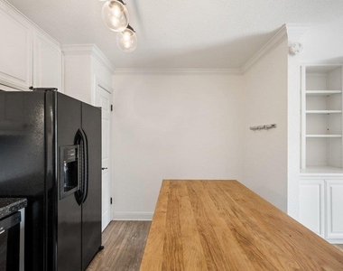 2500 Steck Ave - Photo Thumbnail 9