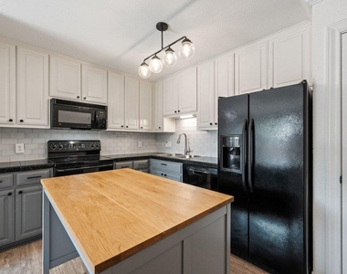 2500 Steck Ave - Photo Thumbnail 6
