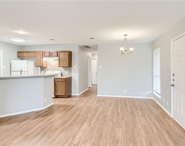 2511 Cypress Ln - Photo Thumbnail 5
