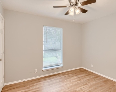 2511 Cypress Ln - Photo Thumbnail 8