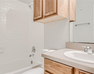 2511 Cypress Ln - Photo Thumbnail 9