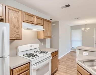 2511 Cypress Ln - Photo Thumbnail 3