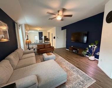204 Longbridge Dr - Photo Thumbnail 3