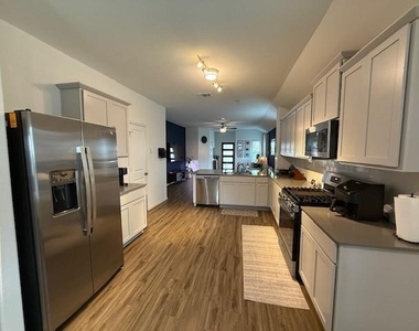 204 Longbridge Dr - Photo Thumbnail 6
