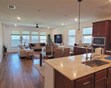 716 Leeward Pass - Photo Thumbnail 8