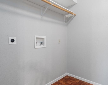 5800 Belmoor Dr - Photo Thumbnail 8