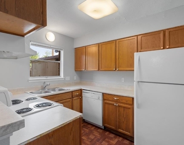 5800 Belmoor Dr - Photo Thumbnail 5
