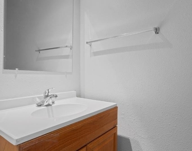 5800 Belmoor Dr - Photo Thumbnail 3