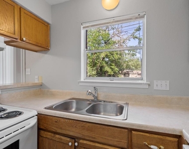 5800 Belmoor Dr - Photo Thumbnail 6