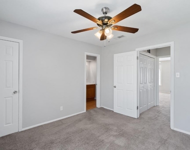 5800 Belmoor Dr - Photo Thumbnail 13