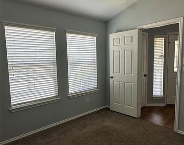 117 Yucca House Dr - Photo Thumbnail 2