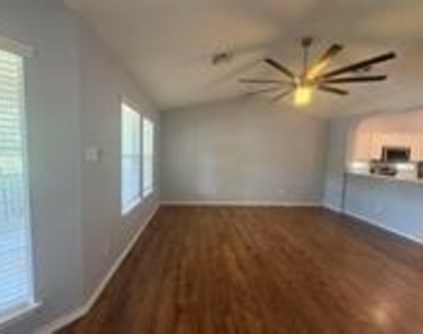 117 Yucca House Dr - Photo Thumbnail 9