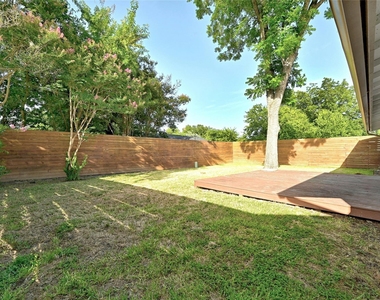 2604 Berkett Dr - Photo Thumbnail 19