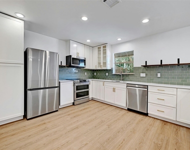 2604 Berkett Dr - Photo Thumbnail 6