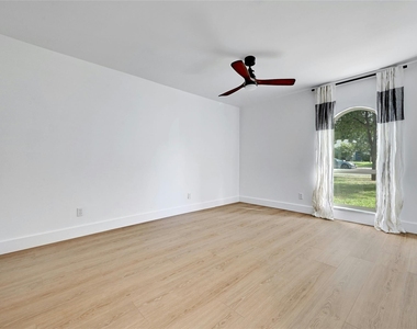 2604 Berkett Dr - Photo Thumbnail 16