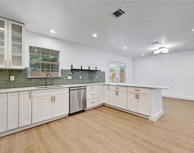 2604 Berkett Dr - Photo Thumbnail 8