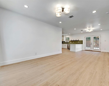 2604 Berkett Dr - Photo Thumbnail 4