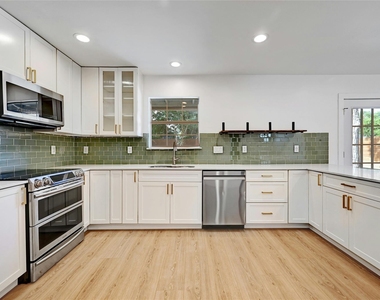 2604 Berkett Dr - Photo Thumbnail 7