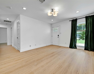 2604 Berkett Dr - Photo Thumbnail 3