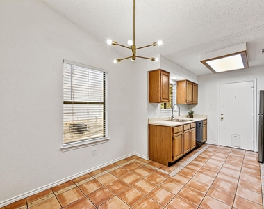 7403 Dallas Dr - Photo Thumbnail 14