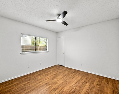 7403 Dallas Dr - Photo Thumbnail 21