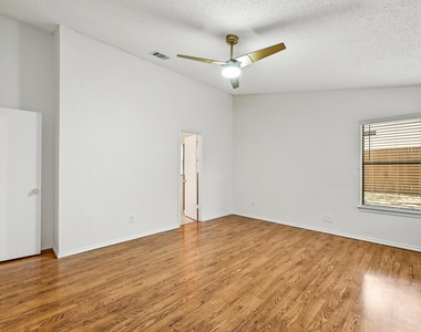 7403 Dallas Dr - Photo Thumbnail 17
