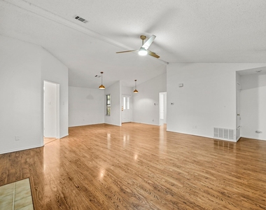 7403 Dallas Dr - Photo Thumbnail 8