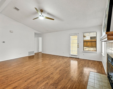 7403 Dallas Dr - Photo Thumbnail 9