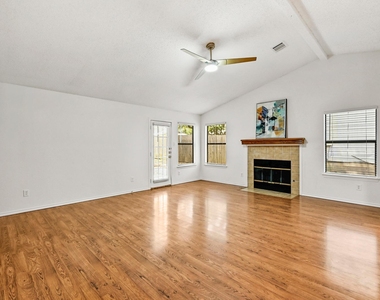 7403 Dallas Dr - Photo Thumbnail 6