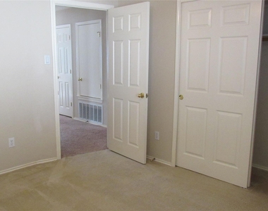 11224 Crazy Well Dr - Photo Thumbnail 7