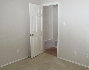 11224 Crazy Well Dr - Photo Thumbnail 9