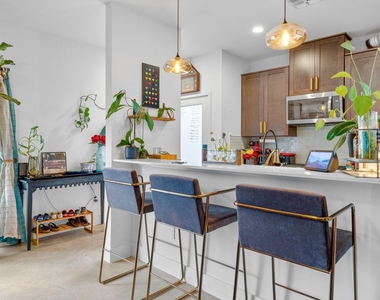 2101 Montopolis Dr - Photo Thumbnail 2
