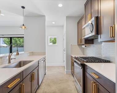 2101 Montopolis Dr - Photo Thumbnail 6