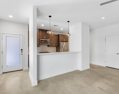 2101 Montopolis Dr - Photo Thumbnail 1