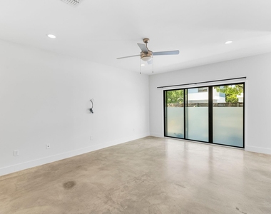 2101 Montopolis Dr - Photo Thumbnail 12