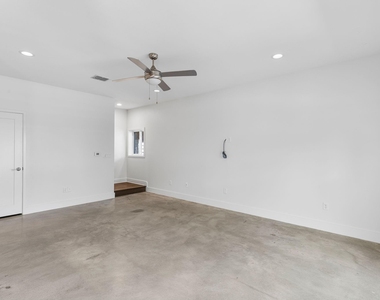2101 Montopolis Dr - Photo Thumbnail 17