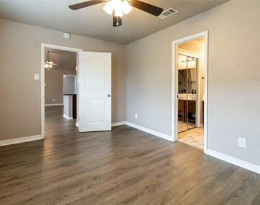 1003 Hyridge St - Photo Thumbnail 6