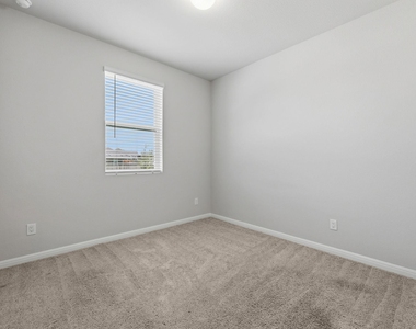 905 Palo Brea Loop - Photo Thumbnail 6